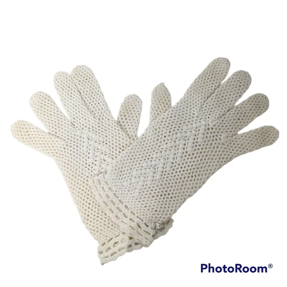 Hand Crocheted Gloves Ladies Size Small Petite White Wedding Party Event - Picture 6 of 9